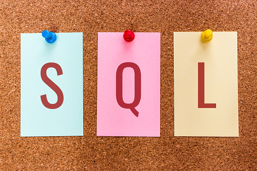 SQLとは何だろう？プログラミング言語との違いからその種類・特徴などを解説